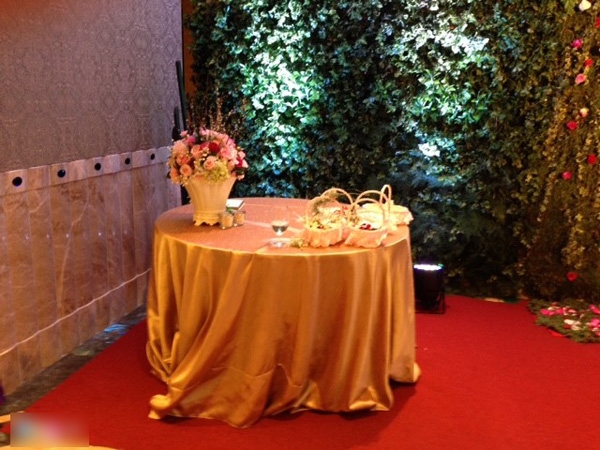 
	
	Không gian của tiệc cưới được trang trí đơn giản nhưng sang trọng với rất nhiều hoa tươi. - Tin sao Viet - Tin tuc sao Viet - Scandal sao Viet - Tin tuc cua Sao - Tin cua Sao